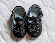 Load image into Gallery viewer, Robinson Crusoe Black Patient Leather T-strap Mary Janes 2.5
